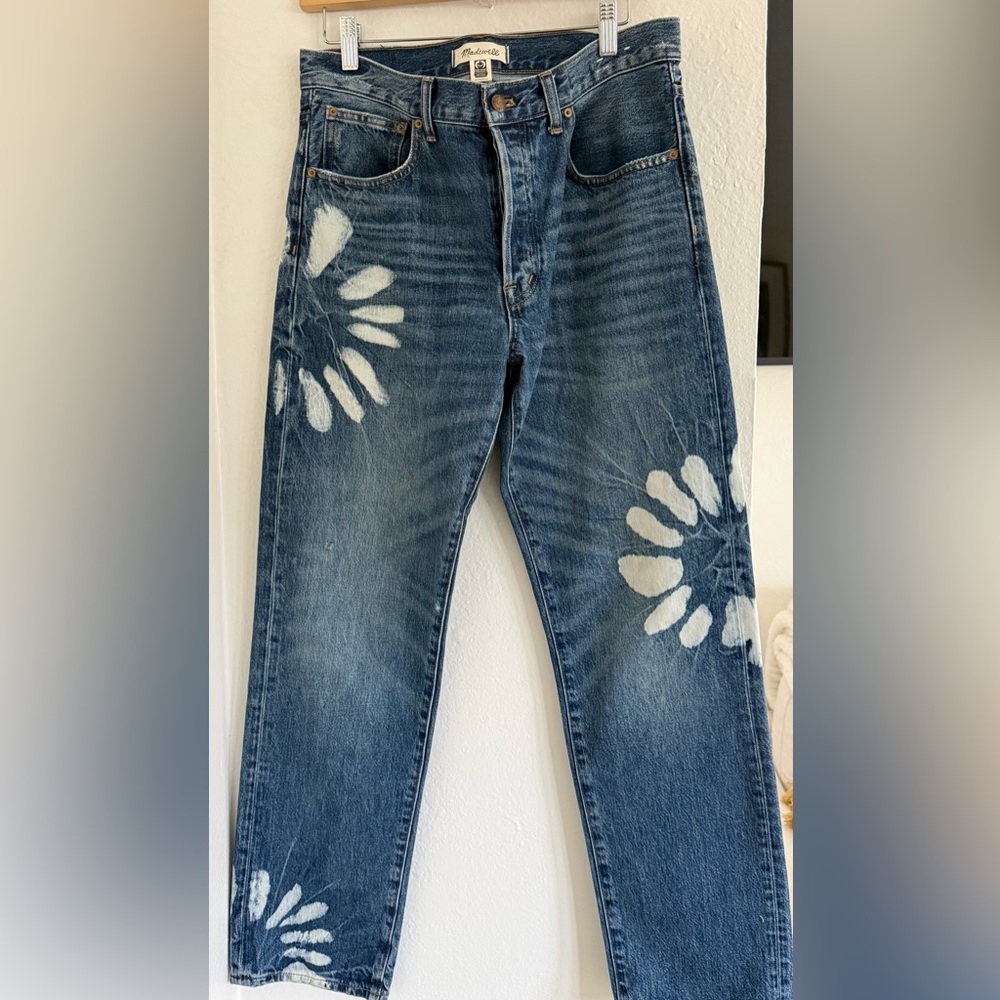 Madewell, The Dean EasyStraight Jean. Size 27, inseam 30” ,11” rise.
